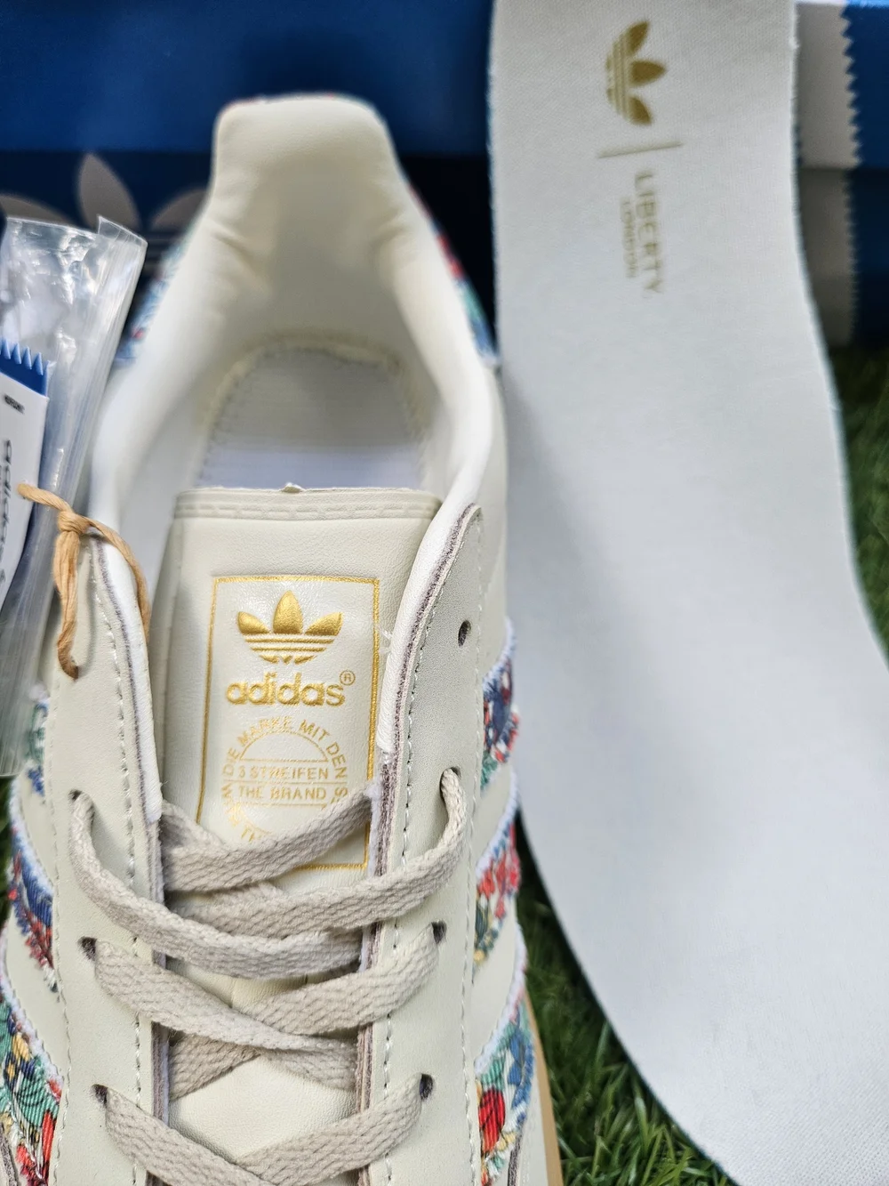 NIB Adidas Gazelle Indoor Liberty London Floral Cream Unisex Sneakers 8M / 9.5W